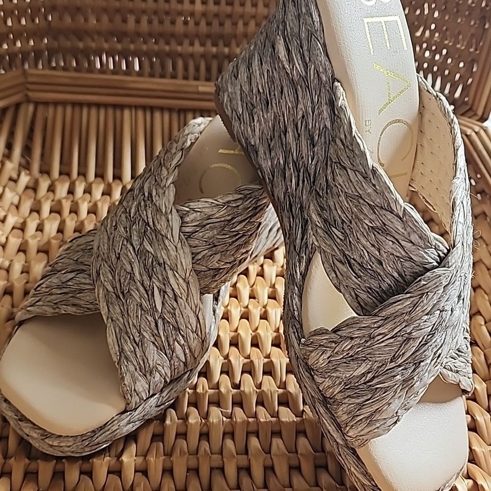 Anthropologie BEACH by Matisse Silver Grey Raffia Wedge Heel Size 6M